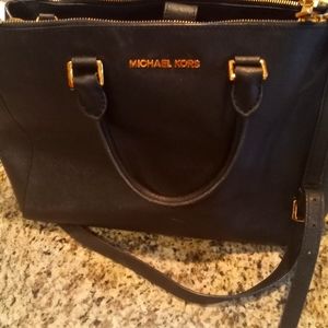 Authentic Michael Kors Jet Set Zipper Tote
